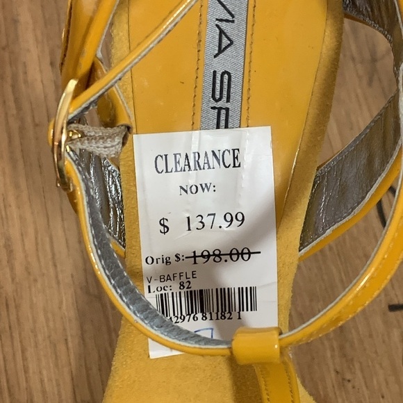 Via Spiga | NWT V Baffle Patent Leather Suede Marigold Yellow T Strap Heels 7B - Picture 11 of 17